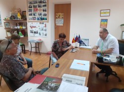 В округе № 4 жители вместе с депутатом определяют проблемные места
